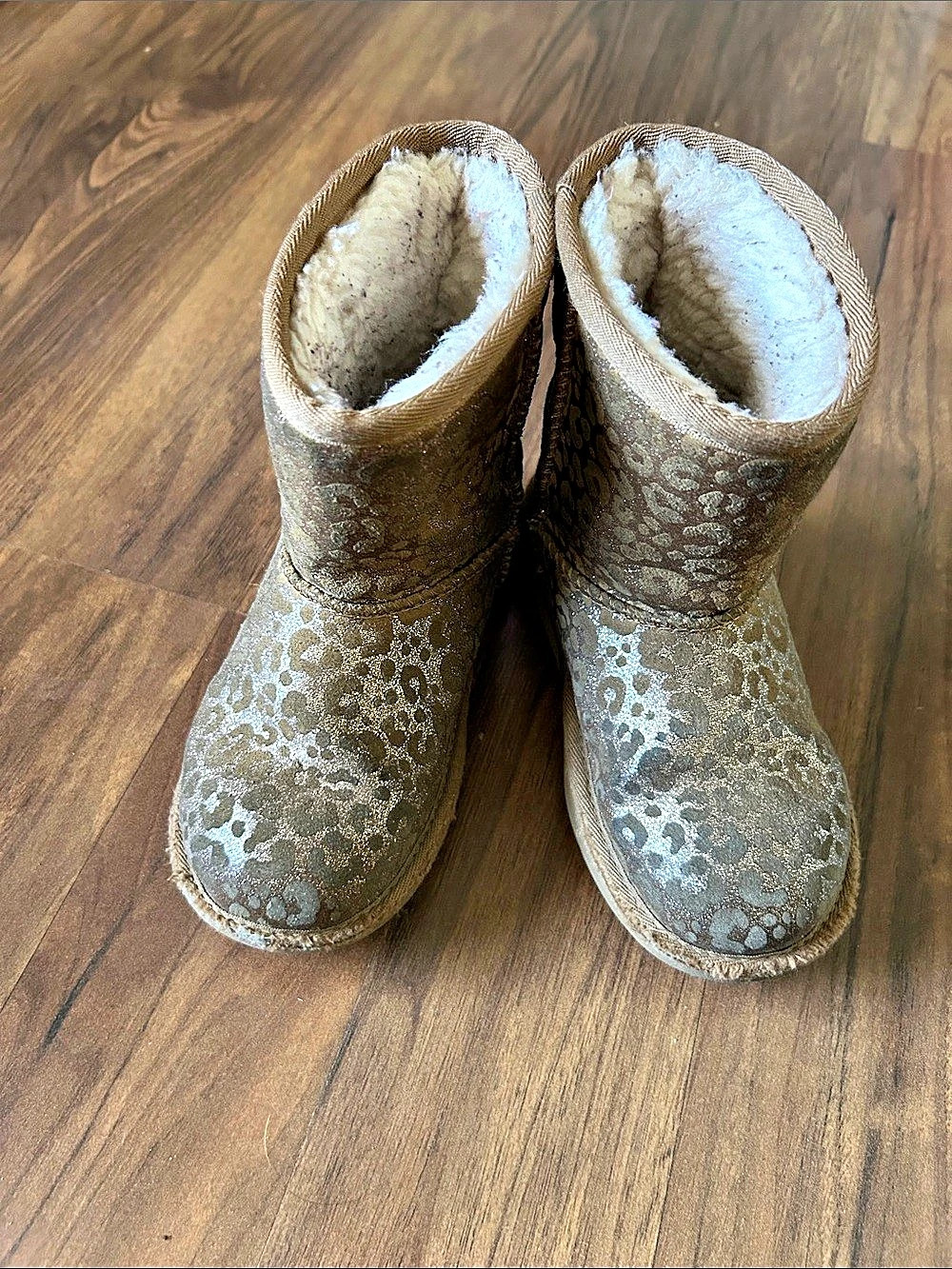 UGG Classic Short Snow Leopard Winter Boots